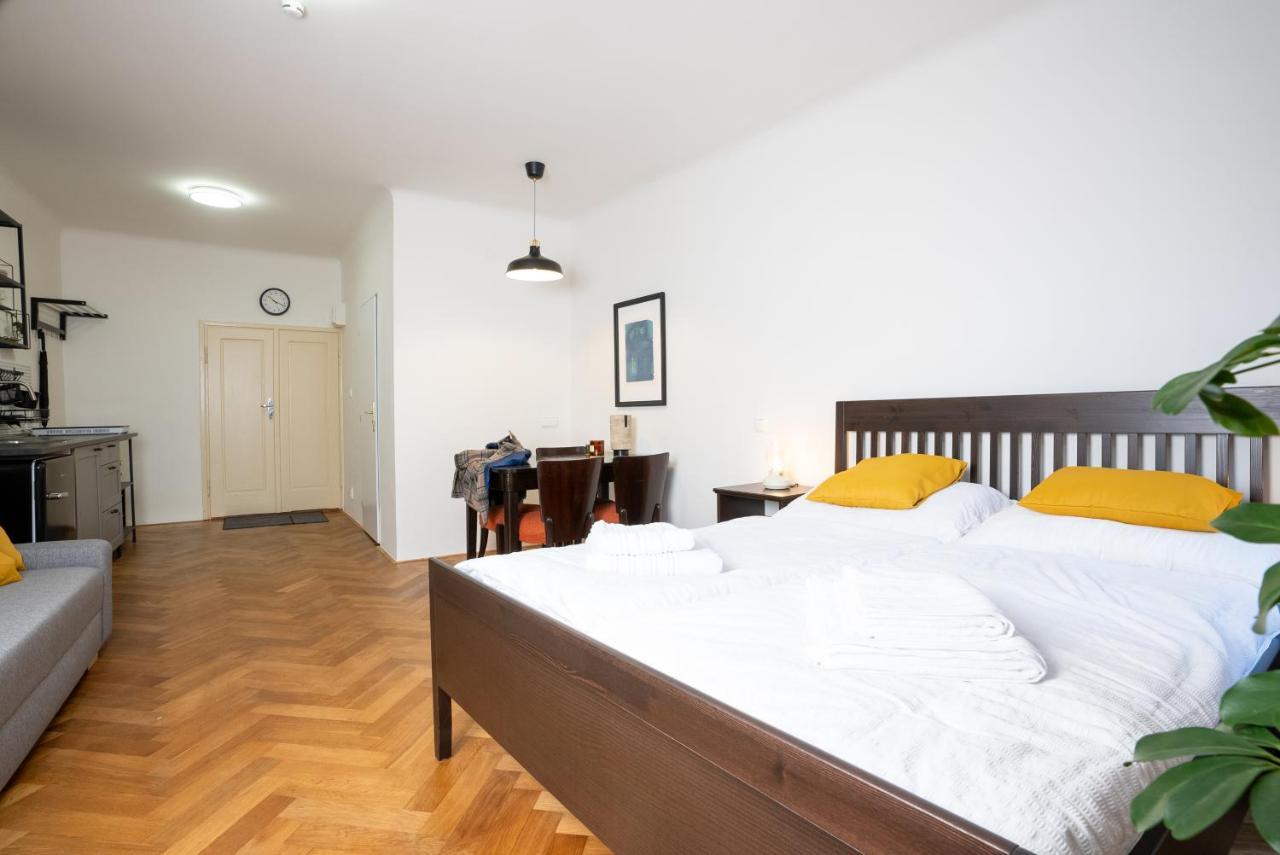 White Wolf House Hostel & Apartments Prague Extérieur photo