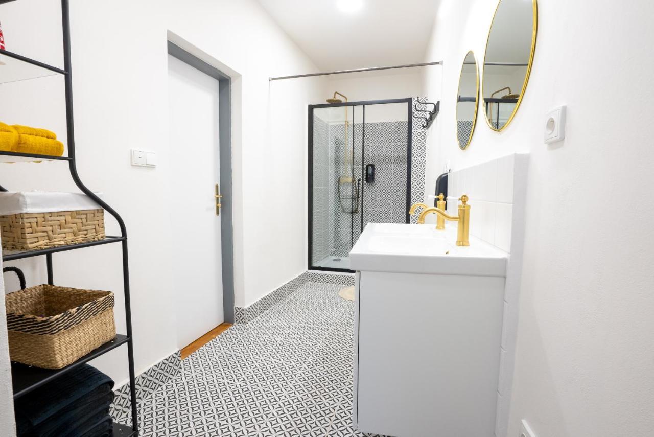 White Wolf House Hostel & Apartments Prague Extérieur photo