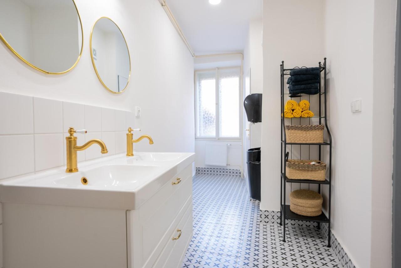 White Wolf House Hostel & Apartments Prague Extérieur photo