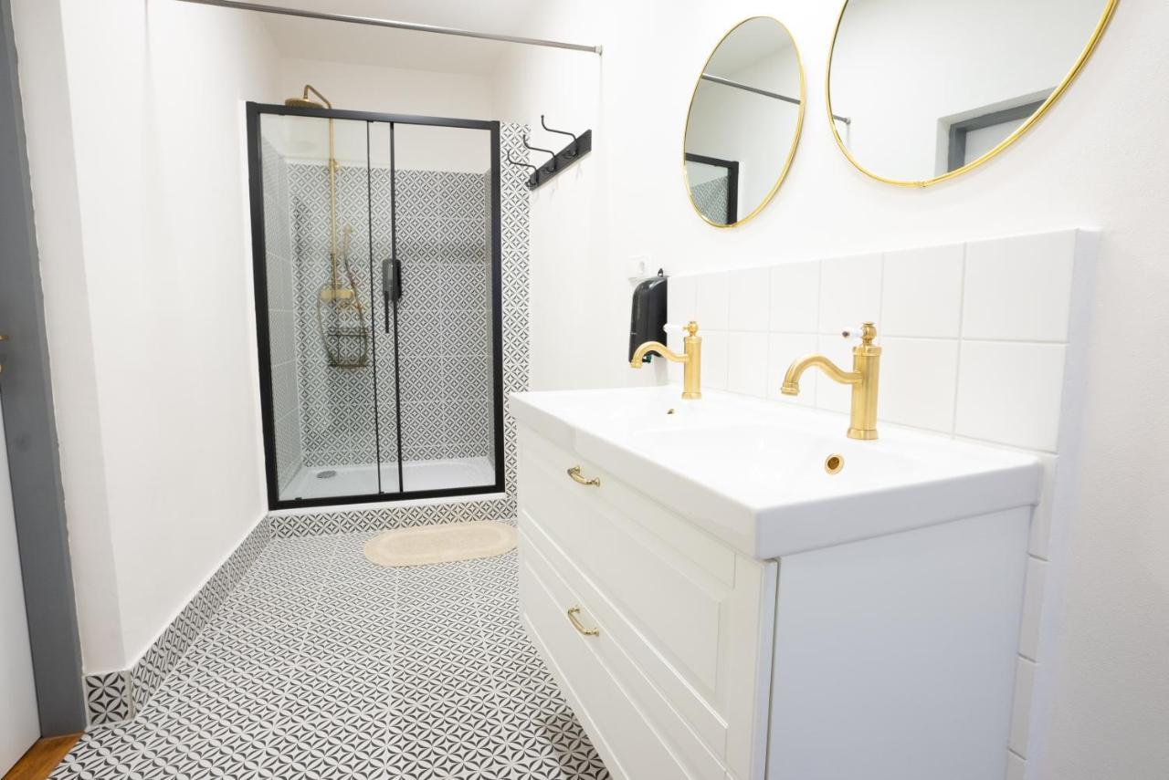 White Wolf House Hostel & Apartments Prague Extérieur photo