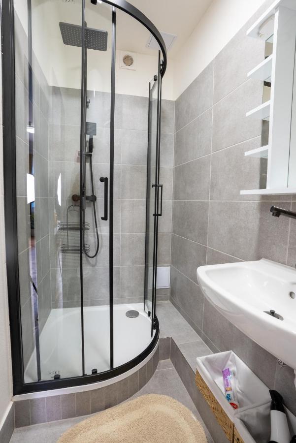 White Wolf House Hostel & Apartments Prague Extérieur photo