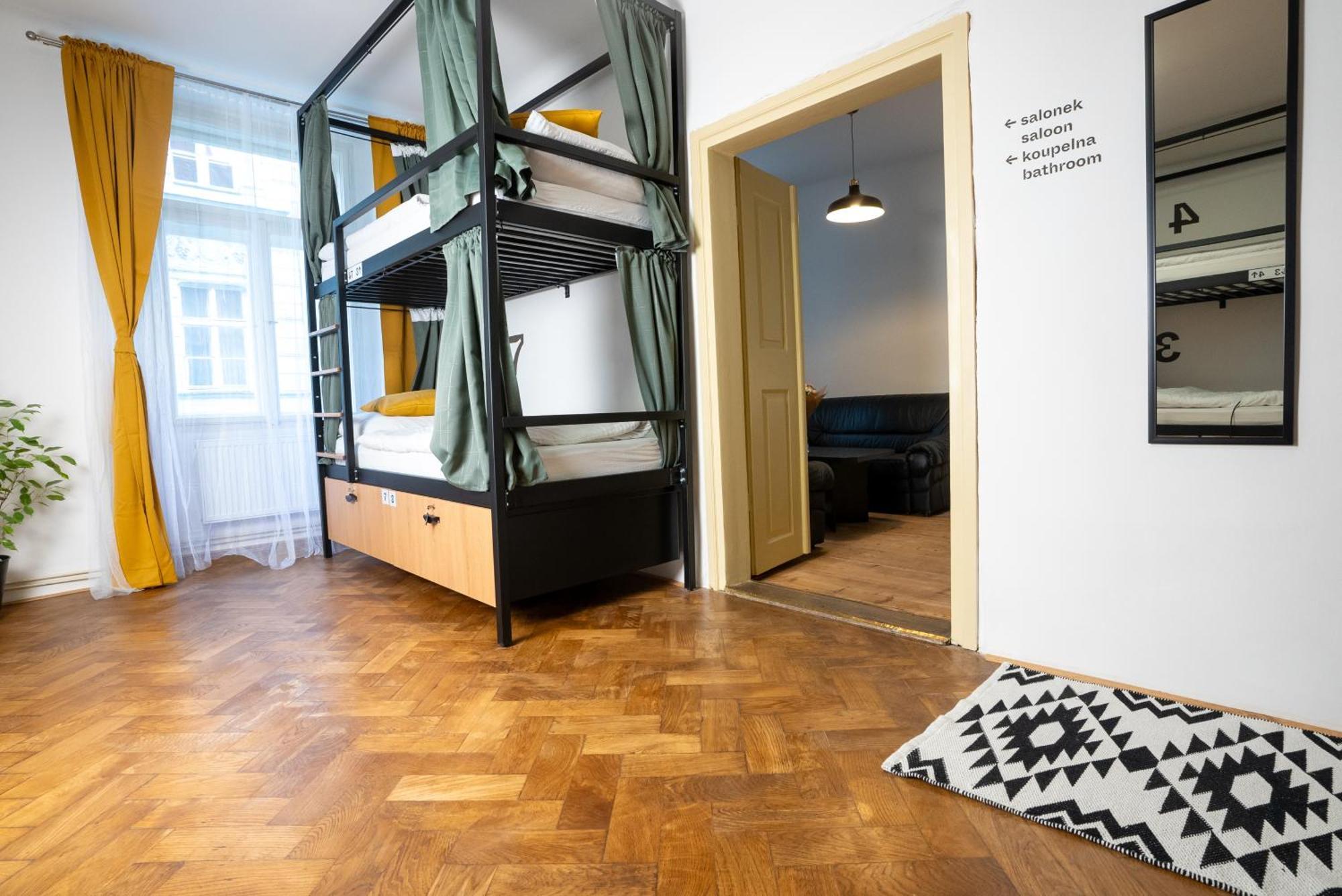 White Wolf House Hostel & Apartments Prague Extérieur photo